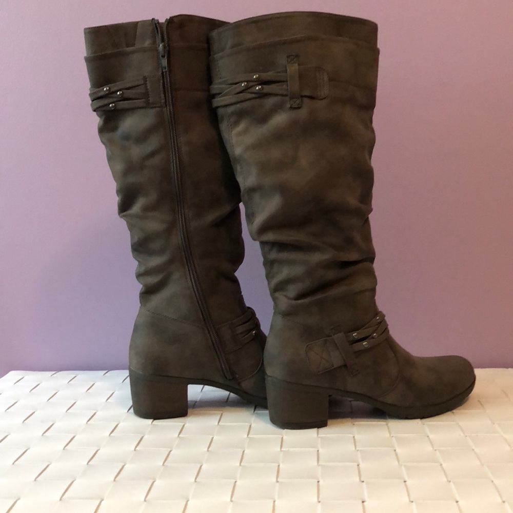 Boots - Picture 4 of 6
